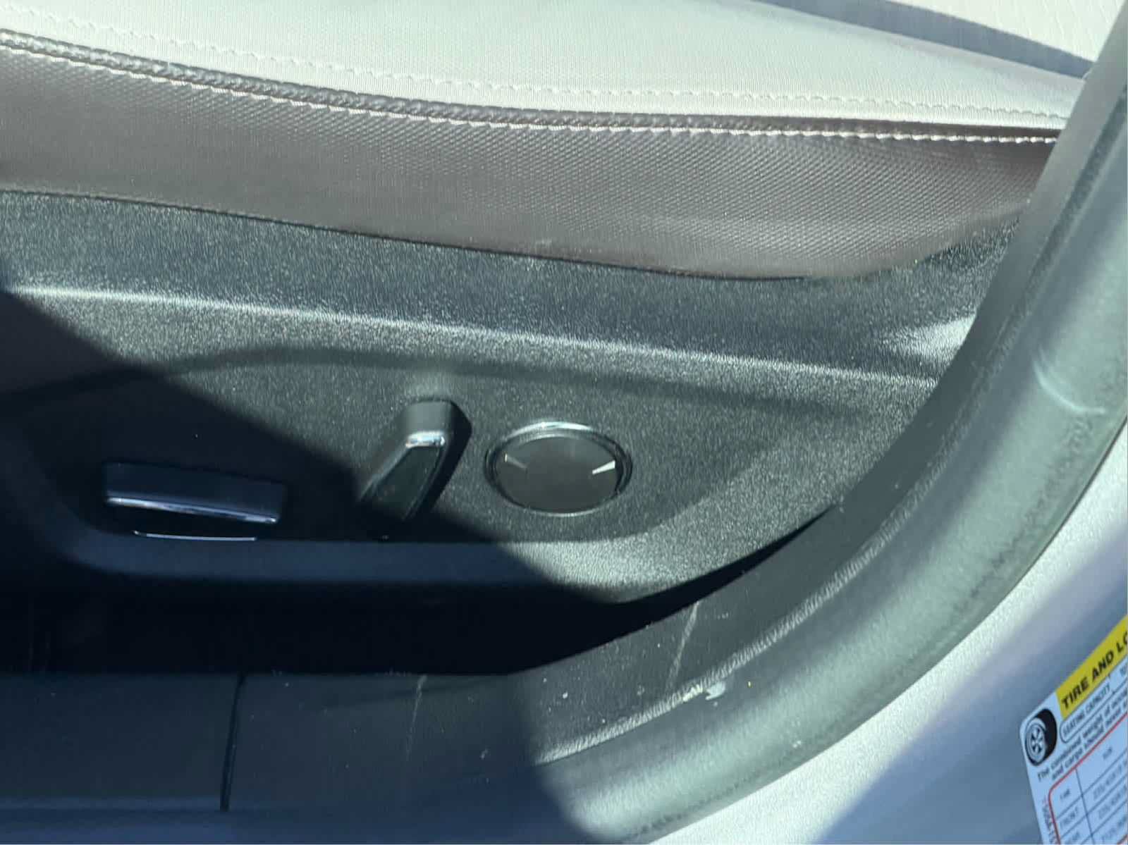 Used 2019 Ford Fusion SE w/ Equipment Group 151A FWD image 9