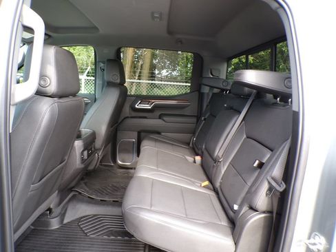 Used 2024 Chevrolet Silverado 1500 LT Trail Boss w/ LT Trail Boss Premium Package AWD/4WD image 18