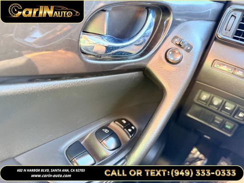 Used 2020 Nissan Rogue SV FWD image 19