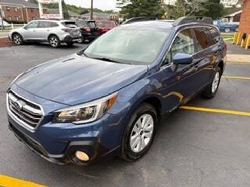 Used 2019 Subaru Outback 2.5i Premium AWD/4WD image 2
