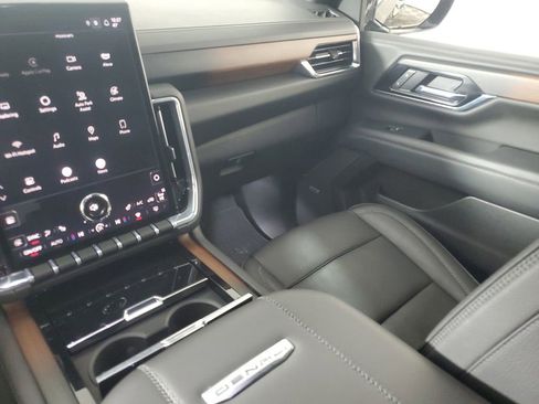 Used 2025 GMC Yukon Denali image 17