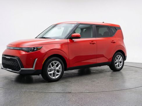 Used 2025 Kia Soul LX w/ LX Technology Package image 3