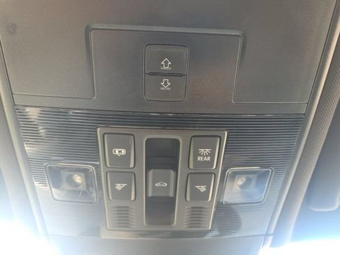 Used 2022 Volkswagen Tiguan SE AWD/4WD image 28
