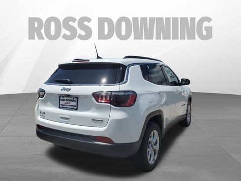 Used 2025 Jeep Compass Latitude AWD/4WD image 4