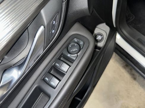 Certified 2022 GMC Terrain SLE w/ Driver Convenience Package image 9