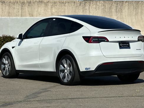 Used 2021 Tesla Model Y Long Range image 7