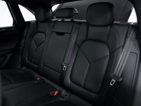 Certified 2025 Porsche Macan image 27