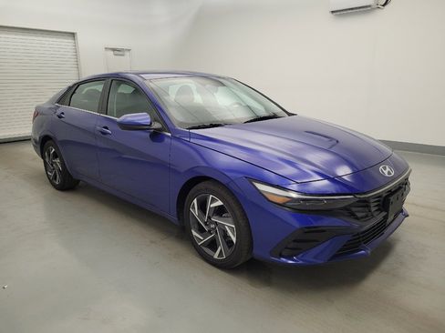 Used 2025 Hyundai Elantra SEL FWD image 11