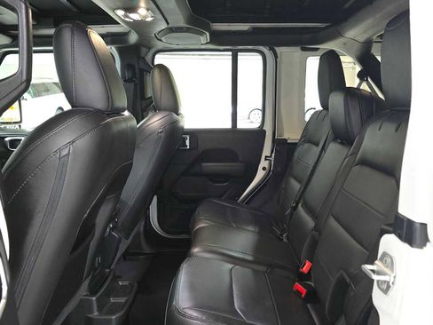 Used 2023 Jeep Wrangler Unlimited Sahara image 16