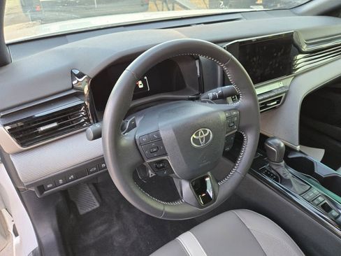 Used 2025 Toyota Camry SE image 9