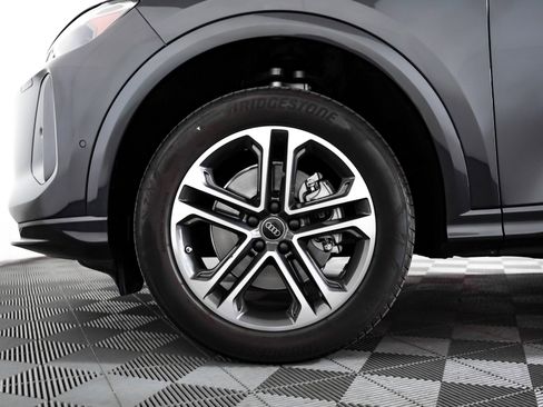 Certified 2025 Audi Q5 Premium w/ Convenience Package image 6