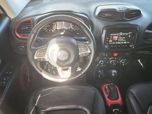 Used 2016 Jeep Renegade Trailhawk w/ Premium Trailhawk Package AWD/4WD image 10