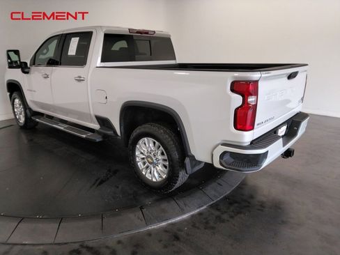 Used 2022 Chevrolet Silverado 2500 High Country w/ Safety Package II image 7