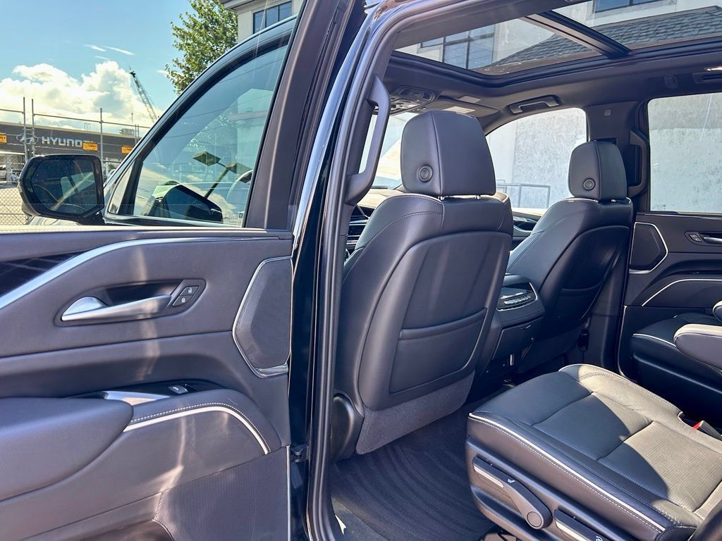 Used 2024 Cadillac Escalade Sport AWD/4WD image 11