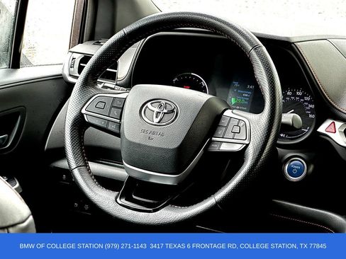 Used 2021 Toyota Sienna XSE FWD image 31