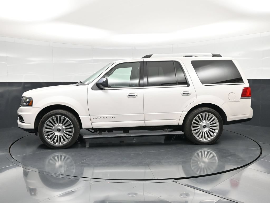 Used 2016 Lincoln Navigator Reserve AWD/4WD image 8
