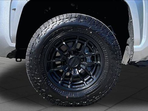Certified 2025 Toyota Tacoma SR5 AWD/4WD image 11