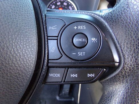 Used 2019 Toyota RAV4 LE image 39