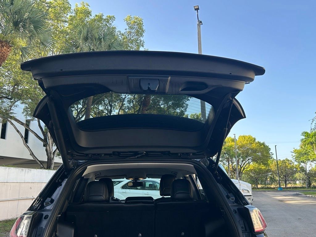 Used 2019 Jeep Cherokee Limited FWD image 35