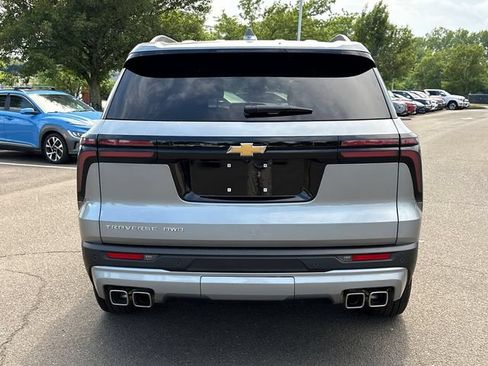 Used 2025 Chevrolet Traverse LT w/ Enhanced Driving Package AWD/4WD image 3