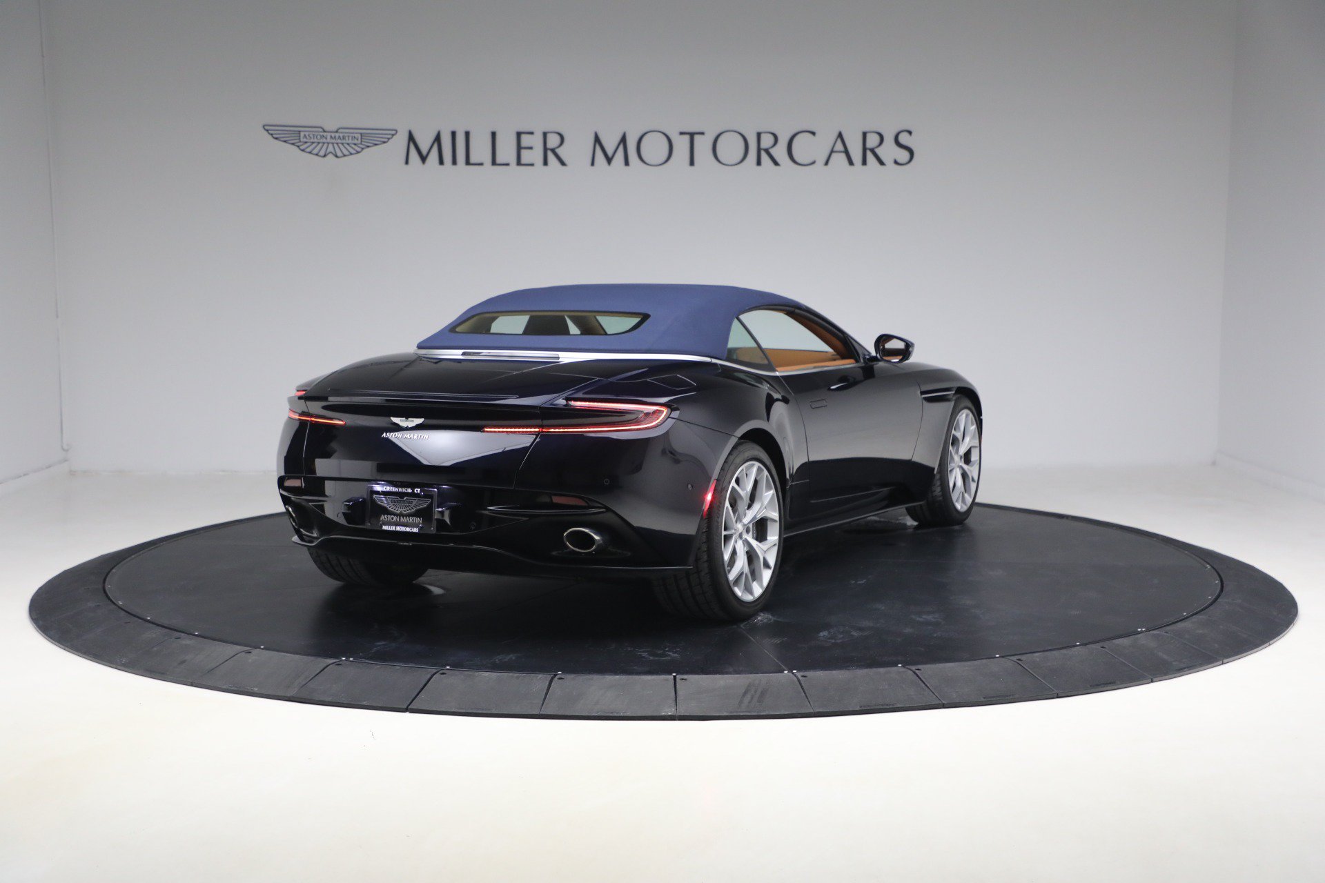 Used 2019 Aston Martin DB11 Volante RWD image 19