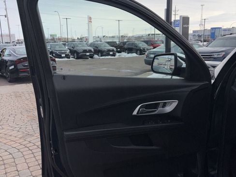Used 2017 Chevrolet Equinox Premier w/ Enhanced Convenience Package image 9