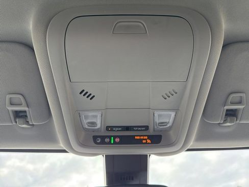 Used 2024 GMC Terrain SLE image 25