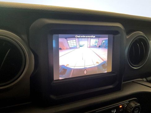 Used 2022 Jeep Gladiator Willys image 22