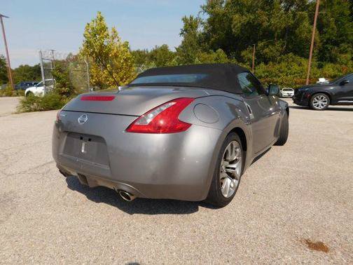 Used 2010 Nissan 370Z Touring RWD image 5