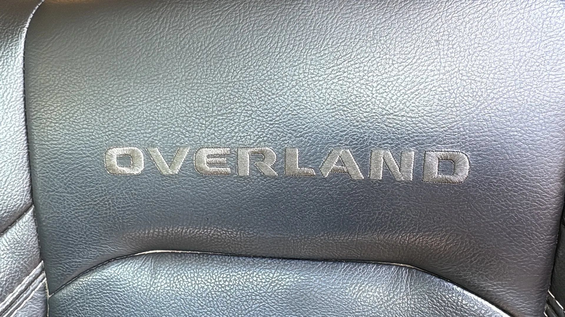 Used 2020 Jeep Gladiator Overland AWD/4WD image 6