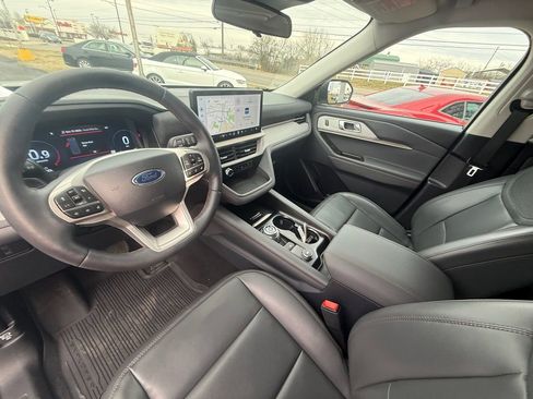 Used 2025 Ford Explorer Active w/ Active Comfort Package image 14