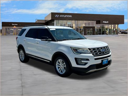 Used 2017 Ford Explorer XLT w/ Equipment Group 201A image 6