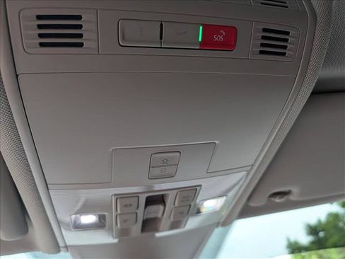Certified 2023 Volkswagen Tiguan SE w/ Panoramic Sunroof Package FWD image 39