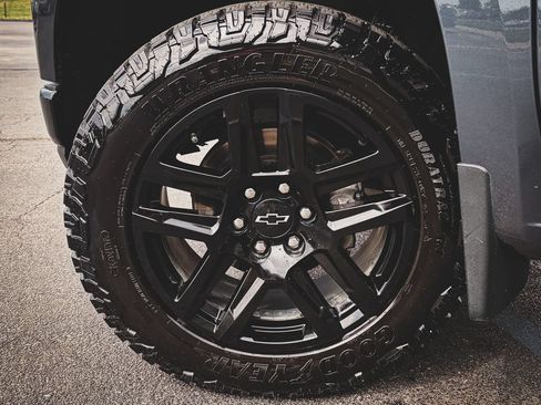 Used 2022 Chevrolet Silverado 1500 Custom Trail Boss w/ Safety Confidence Package AWD/4WD image 6