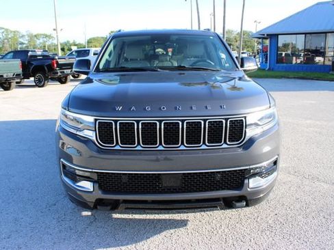 Used 2023 Jeep Wagoneer 4WD image 2