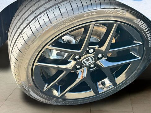 Used 2025 Honda Civic Sport image 9