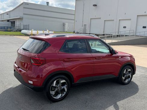 Used 2023 Hyundai Venue SEL FWD image 4