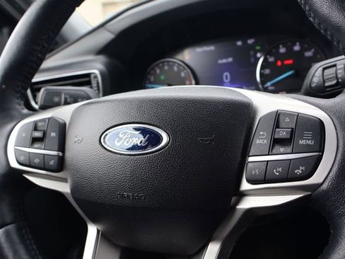 Used 2023 Ford Explorer XLT w/ Equipment Group 202A AWD/4WD image 9