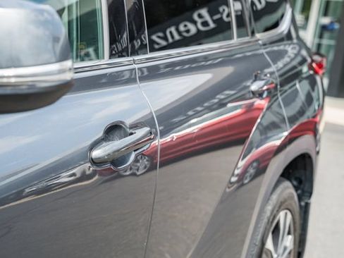 Used 2020 Toyota Highlander XLE AWD/4WD image 15