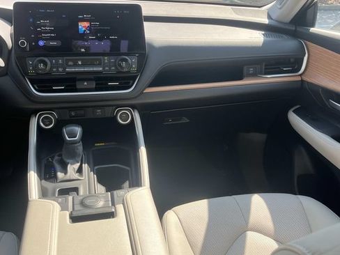 Used 2025 Toyota Grand Highlander AWD Hybrid image 14