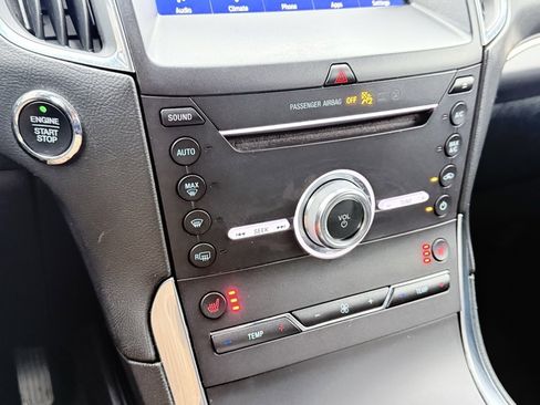 Used 2020 Ford Edge Titanium image 17