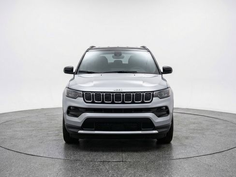Used 2025 Jeep Compass Limited image 2