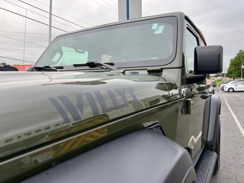 Used 2021 Jeep Wrangler Sport AWD/4WD image 4