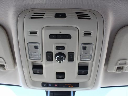 Used 2021 GMC Yukon XL Denali w/ Denali Premium Package image 35