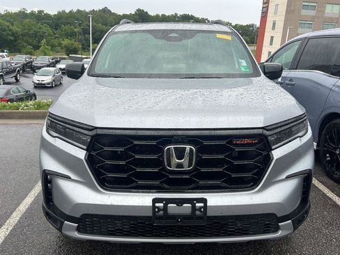Used 2025 Honda Pilot TrailSport image 7
