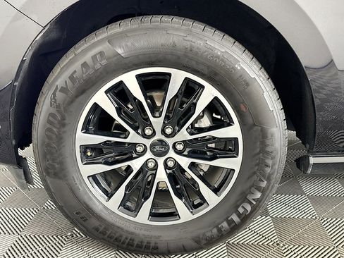 Used 2025 Ford Expedition Platinum AWD/4WD image 37