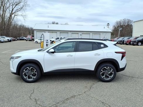 New 2026 Chevrolet Trax LT w/ LT Convenience Package FWD image 6