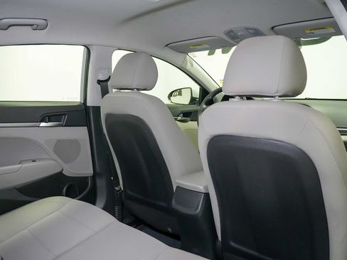 Used 2019 Hyundai Elantra SE FWD image 22