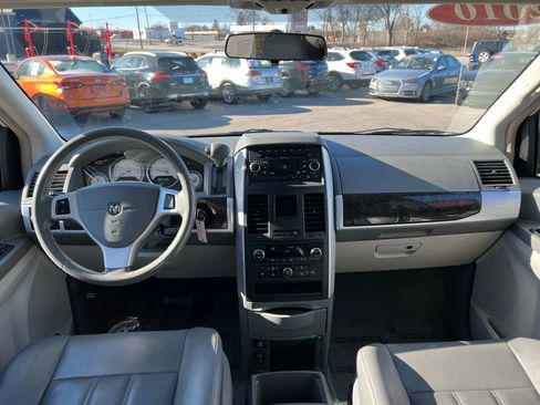 Used 2010 Dodge Grand Caravan SXT image 13