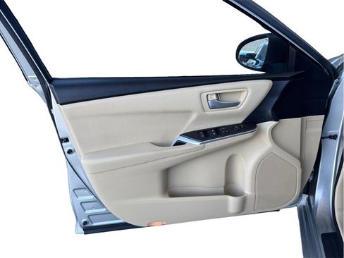 Used 2016 Toyota Camry LE FWD image 15